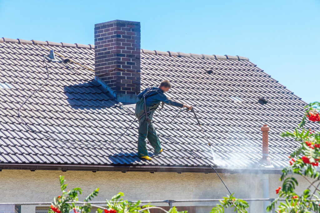 Dach und Fassadenreinigung an einem Haus › LS entretien : Nantes, Caen